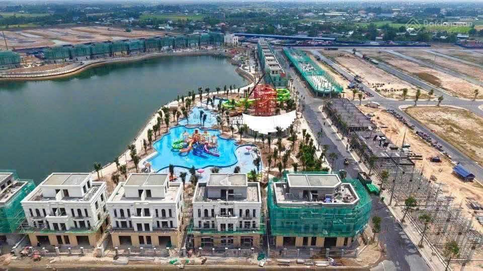 Nhà phố vinhomes hậu nghĩa, giá chỉ 3.9 tỷ, ngang 5m, gần trung tâm hành chính tỉnh,  0931 798 ***