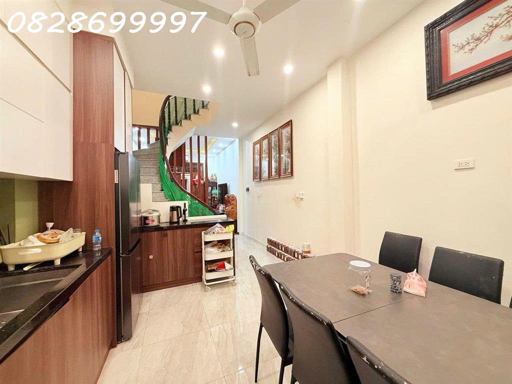 CHÍNH CHỦ GỬI BÁN NHÀ PHỐ HOÀNG CẦU – ĐỐNG ĐA 4 TẦNG PHÂN LÔ, 2 MẶT THOÁNG, Ô TÔ VÀO NHÀ,
