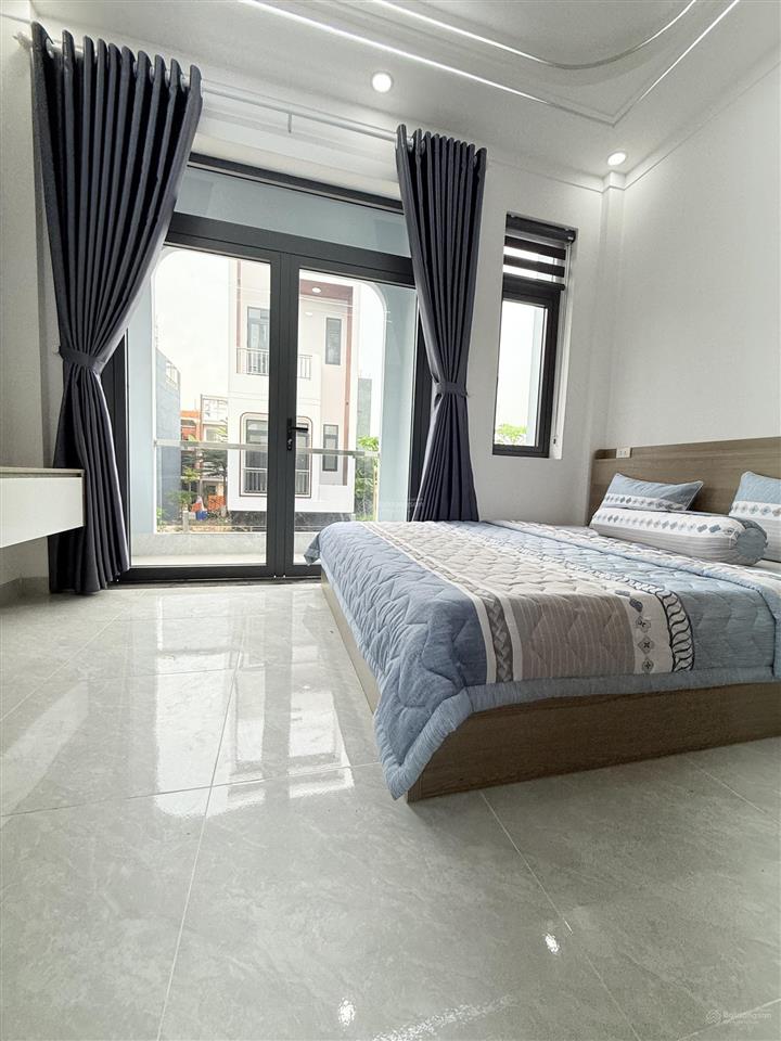 Nhà phố mới hoàn thiện có phòng ngủ dưới giá rẻ nhất khu