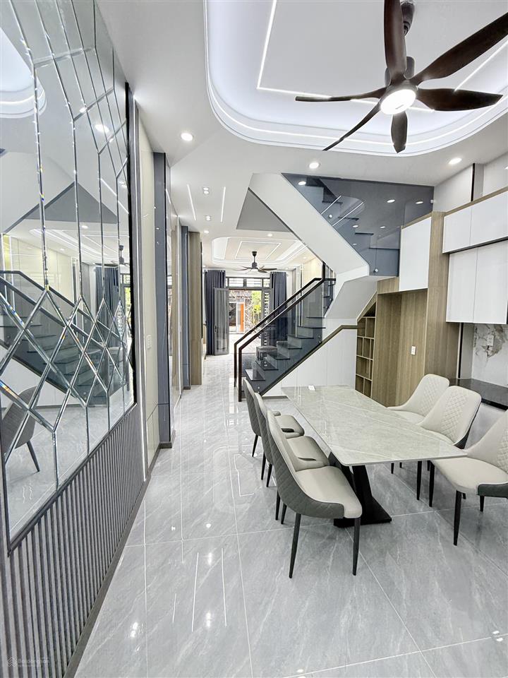 Nhà phố mới hoàn thiện có phòng ngủ dưới giá rẻ nhất khu