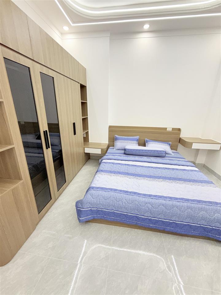 Nhà phố mới hoàn thiện có phòng ngủ dưới giá rẻ nhất khu