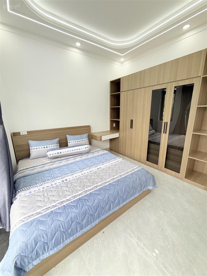 Nhà phố mới hoàn thiện có phòng ngủ dưới giá rẻ nhất khu