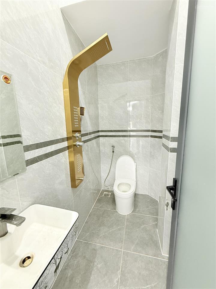 Nhà phố mới hoàn thiện có phòng ngủ dưới giá rẻ nhất khu