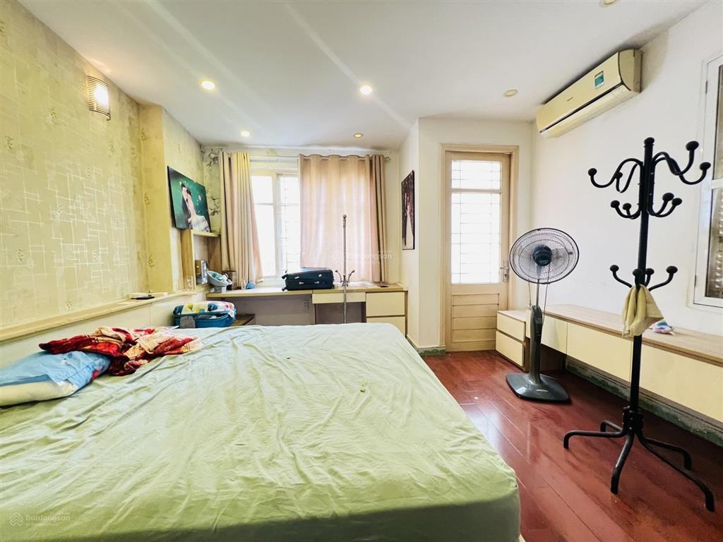 Bán nhà lô góc 2 mặt tiền, gần hào nam, đống đa, 30m2 5t, mt 4,5m hơn 10 tỷ, oto đỗ cửa, đa tiện