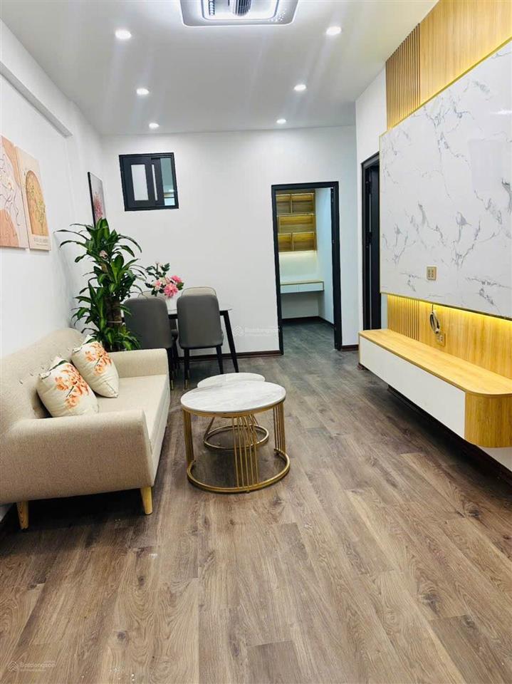 Nhà tập thể bộ công an, nhà lô góc, 2 ngủ, 1 khách, 1 bếp, 1 wc. sẵn về ở luôn