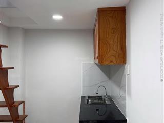 Nhà nhỏ xinh hẻm cmt8, quận 3 1.90 tỷ 1 trệt 2 lầu kiên cố, 2pn 2wc, nhà mới vào ở nga