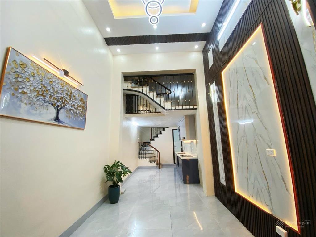 Siêu phẩm khương trung, thiết kế thông tầng, mở cửa ra sáng nhất phố, ô tô chạy qua nhà, dt 40m