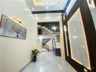 Siêu phẩm khương trung, thiết kế thông tầng, mở cửa ra sáng nhất phố, ô tô chạy qua nhà, dt 40m