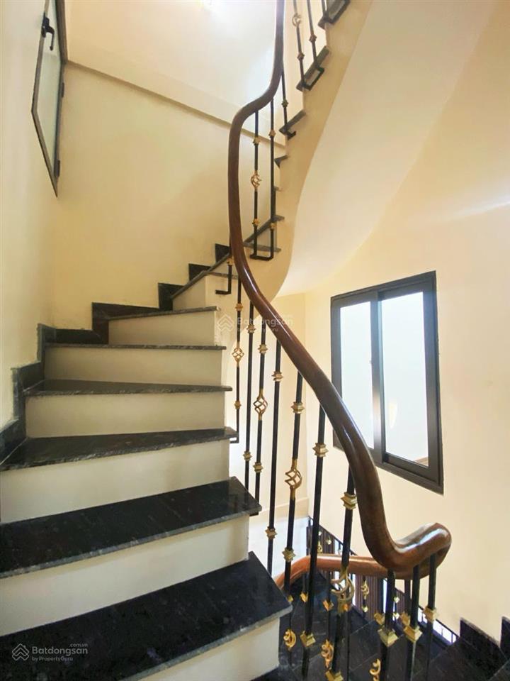 Siêu phẩm khương trung, thiết kế thông tầng, mở cửa ra sáng nhất phố, ô tô chạy qua nhà, dt 40m