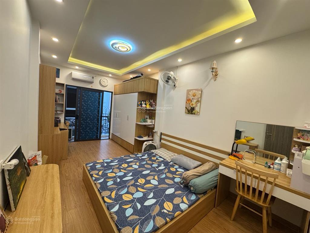 Siêu phẩm khương trung, thiết kế thông tầng, mở cửa ra sáng nhất phố, ô tô chạy qua nhà, dt 40m