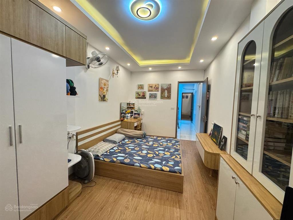 Chủ gửi bán gấp căn nhà cù chính lan xây tâm huyết, ngõ nông, gần ô tô, 2 thoáng, full nt, sđcc