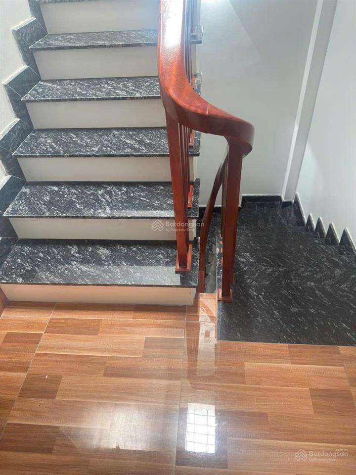 Phân lô tô vĩnh diện, ngõ nông, gần ô tô, 2 thoáng, giáp đống đa, nhà dân xây chắc chắn, sđcc