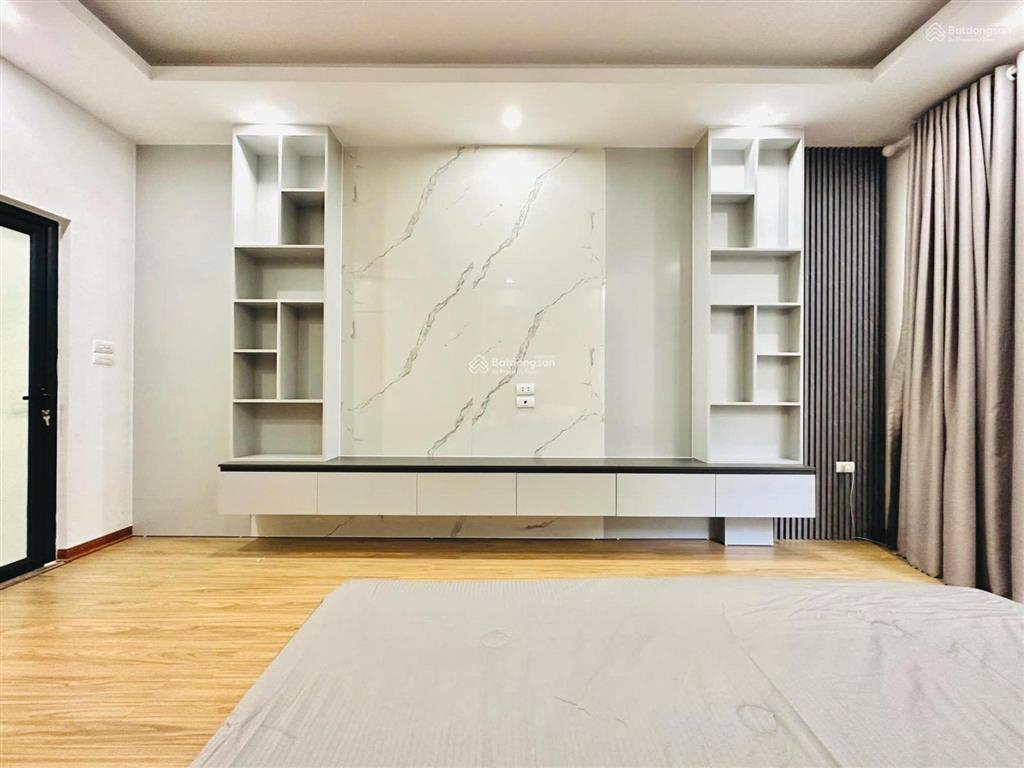 Bán nhà phố vip hoàng văn thái, không qh, 2 nhà ra ô tô tránh, căn góc, 2 thoáng, 39m*5t,kcbt, sđcc