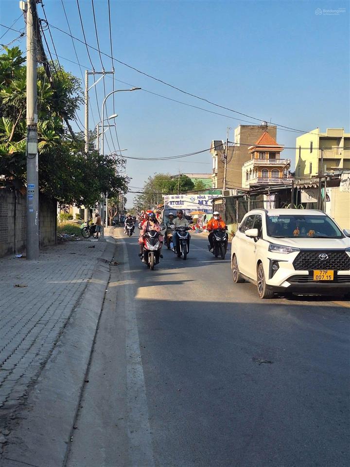 Mặt tiền vip đông hưng thuận dt 12 x 27 nhà cấp 4 .giá 17 ti 500 còn tl