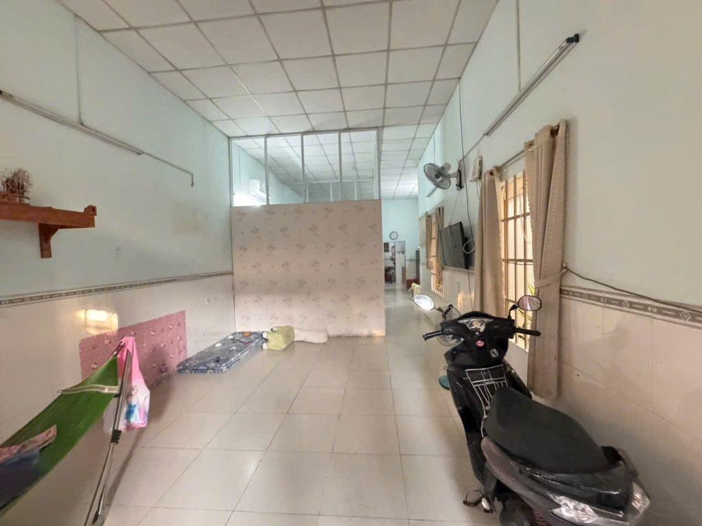 BÁN NHÀ CẤP 4 GÁC LỬNG, GẦN CHỢ NHỎ, KP1 PHƯỜNG TÂN HIỆP.