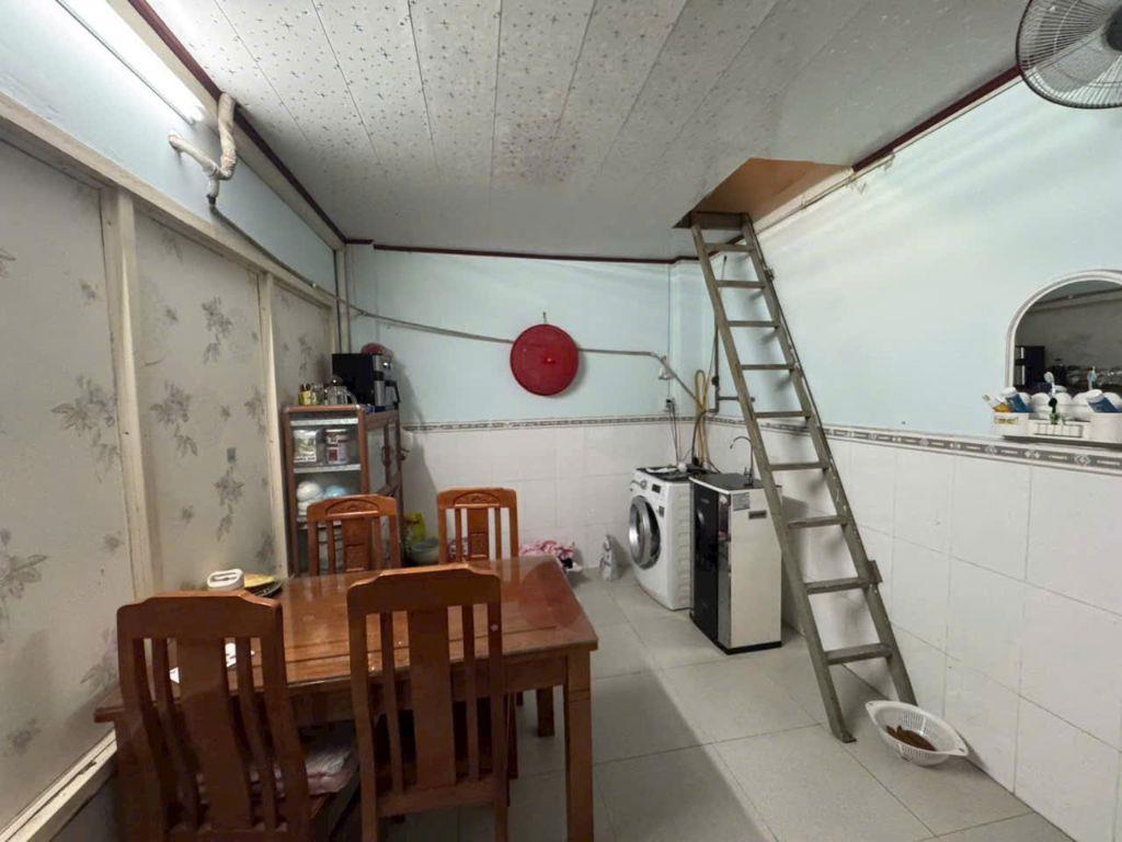 BÁN NHÀ CẤP 4 GÁC LỬNG, GẦN CHỢ NHỎ, KP1 PHƯỜNG TÂN HIỆP.