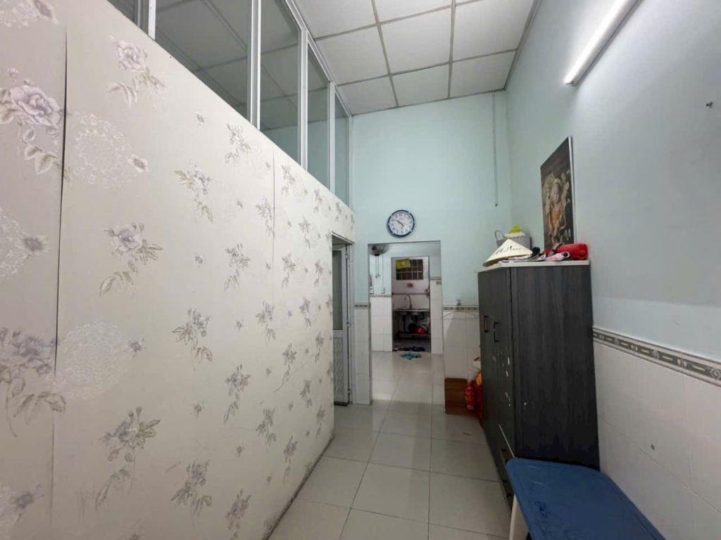 BÁN NHÀ CẤP 4 GÁC LỬNG, GẦN CHỢ NHỎ, KP1 PHƯỜNG TÂN HIỆP.