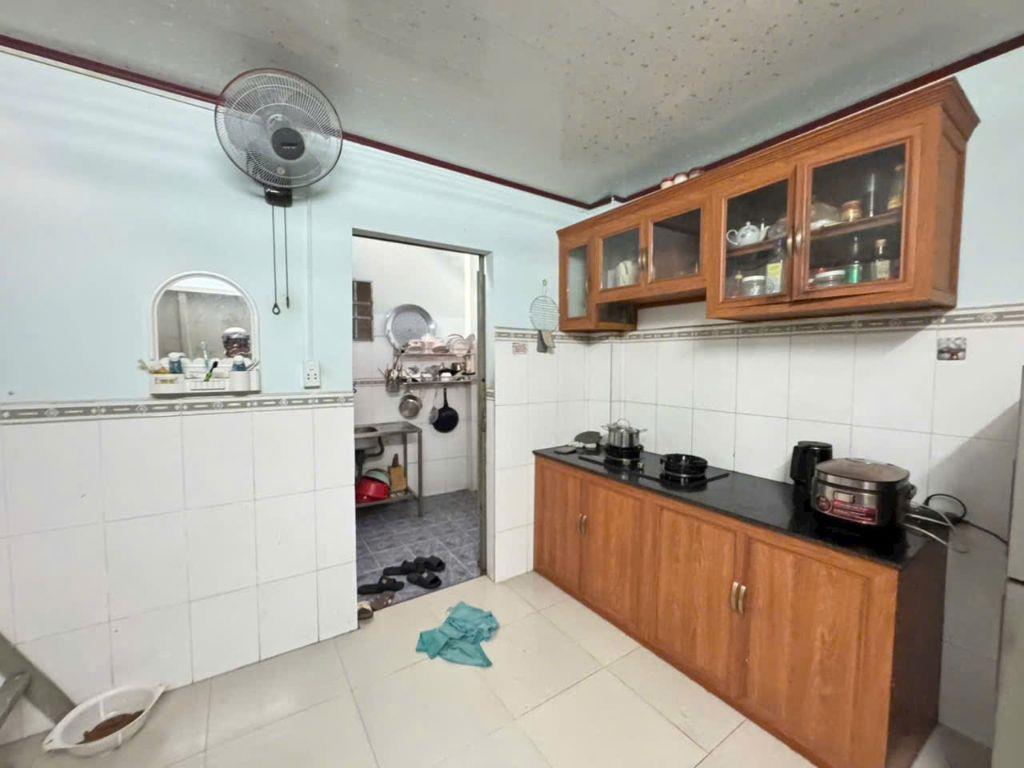 BÁN NHÀ CẤP 4 GÁC LỬNG, GẦN CHỢ NHỎ, KP1 PHƯỜNG TÂN HIỆP.