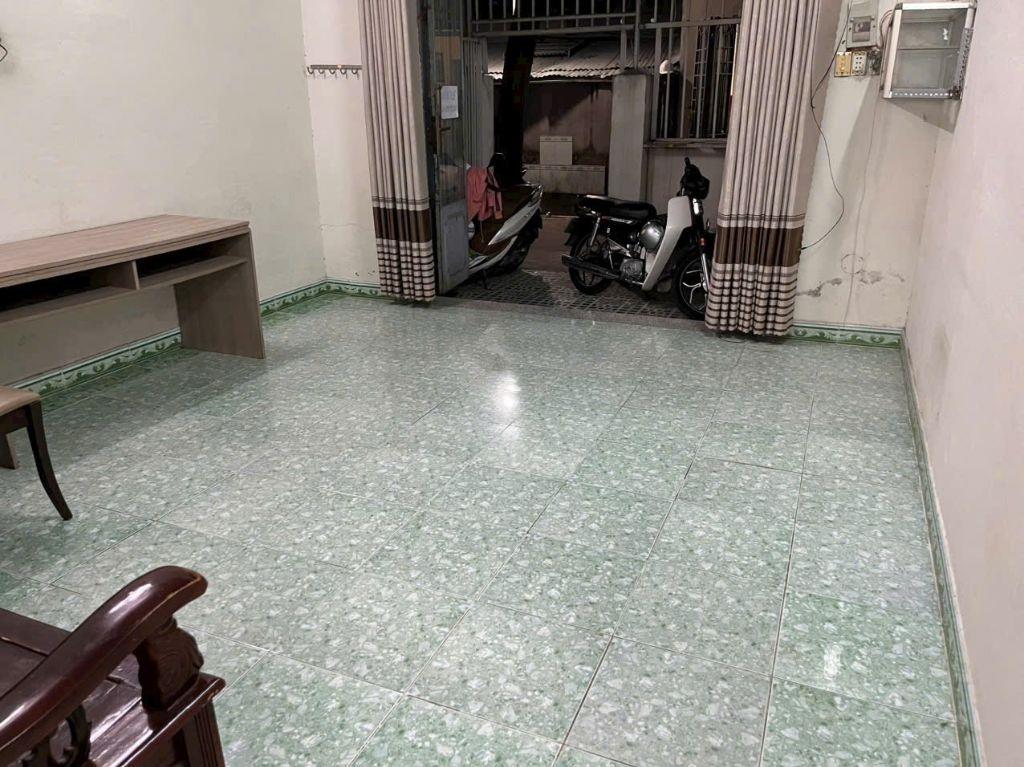 Bán Nhà Cấp 4, Sổ Chung, DT: 4*18, Đường Xe Hơi, KP1 Phường Tân Hiệp.