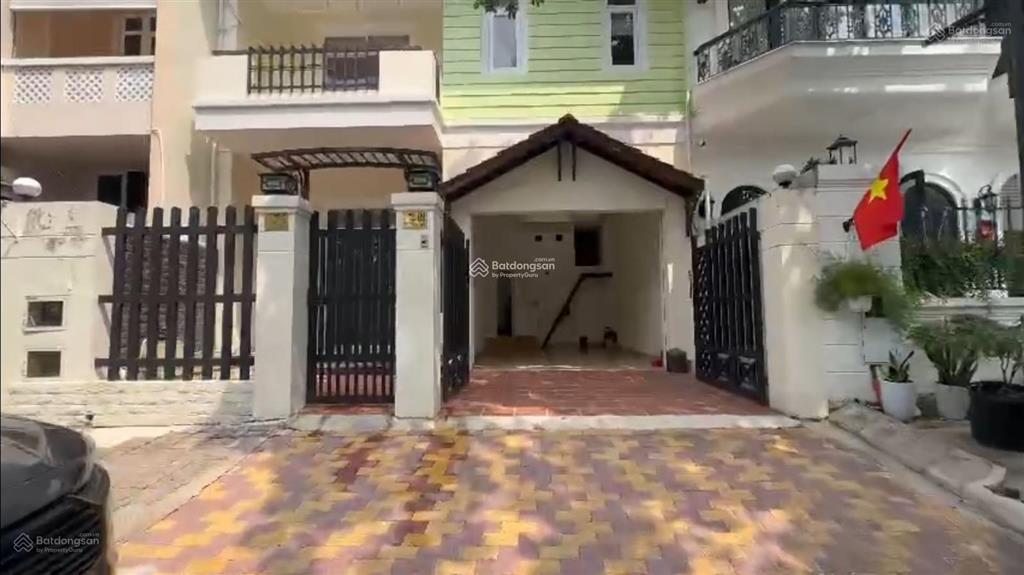Cho thuê biệt thự nam thiên 1, phú mỹ hưng, cách công viên hồ bán nguyệt 693m, 144m2(8x18m)4t, 4pn