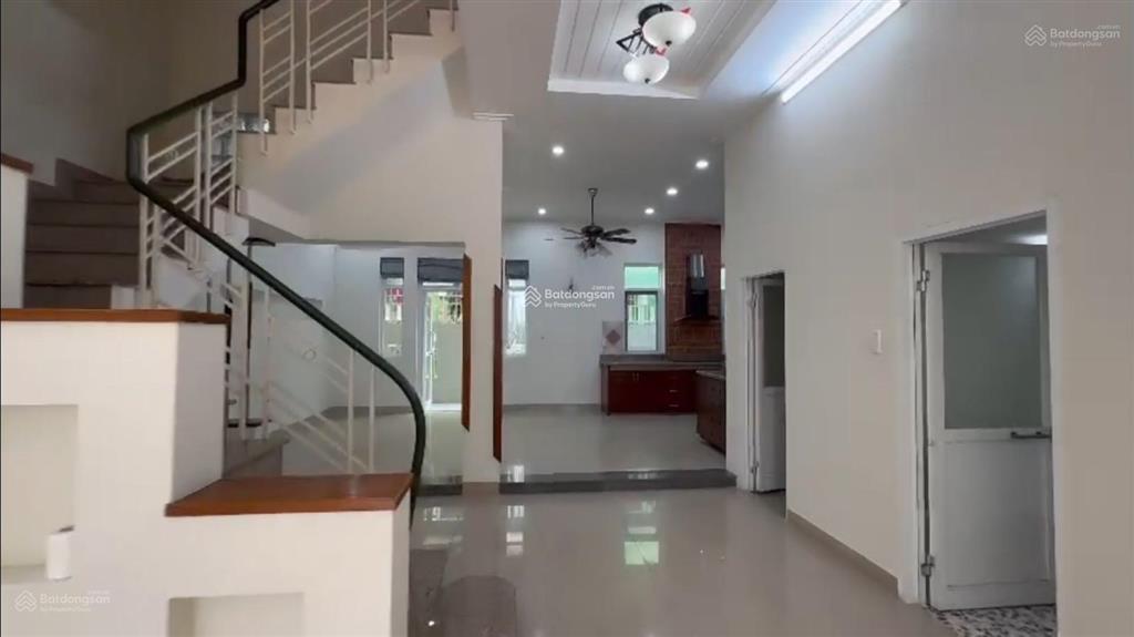 Cho thuê biệt thự nam thiên 1, phú mỹ hưng, cách công viên hồ bán nguyệt 693m, 144m2(8x18m)4t, 4pn