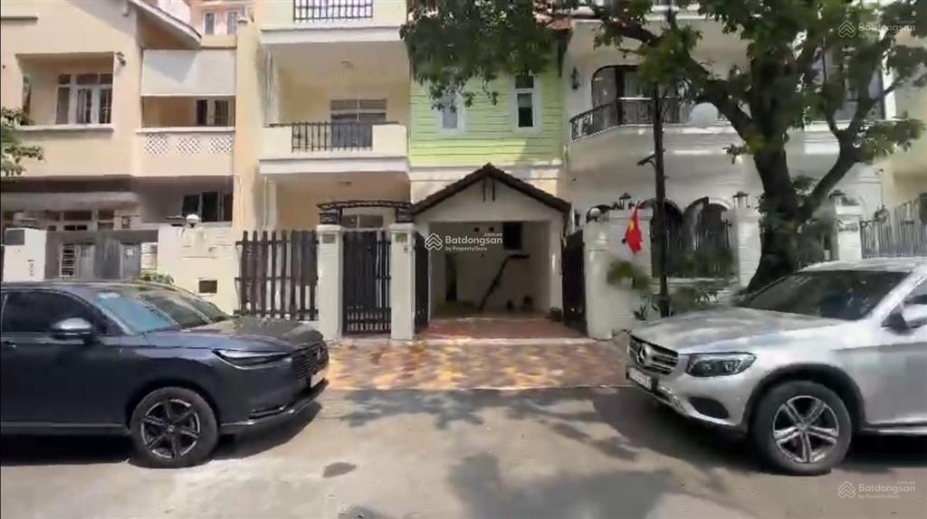 Cho thuê biệt thự nam thiên 1, phú mỹ hưng, cách công viên hồ bán nguyệt 693m, 144m2(8x18m)4t, 4pn