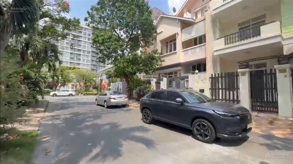 Cho thuê biệt thự nam thiên 1, phú mỹ hưng, cách công viên hồ bán nguyệt 693m, 144m2(8x18m)4t, 4pn