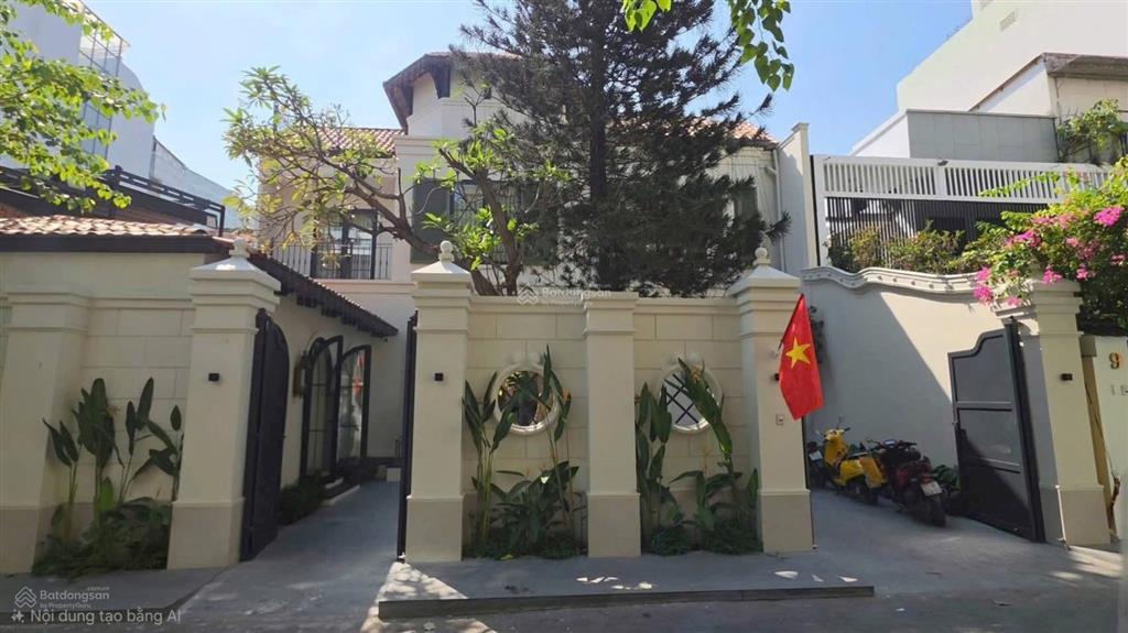 Biệt thự sân vườn mới tinh quận 1  367m2