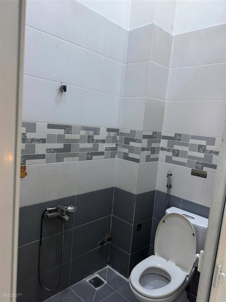 Nhà 1 trệt 3 lầu có 4pn, 3 wc huỳnh bá chánh cho thuê giá 8,5 triệu/ tháng
