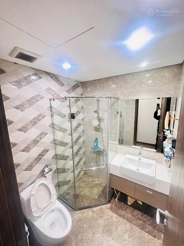 Bán căn hộ tòa 4f vũ phạm hàm, trung yên, 60m2, 5 tỷ, 2 ngủ, 2 vs, sổ đỏ cc, full nội thất mới đẹp.