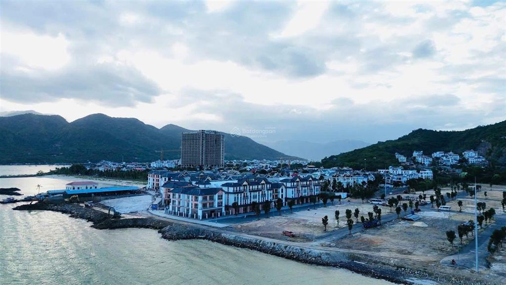 Bán căn ngọc trai 8a (nt8a)  mặt sau view công viên đường 21.25m view khu biệt thự an viên