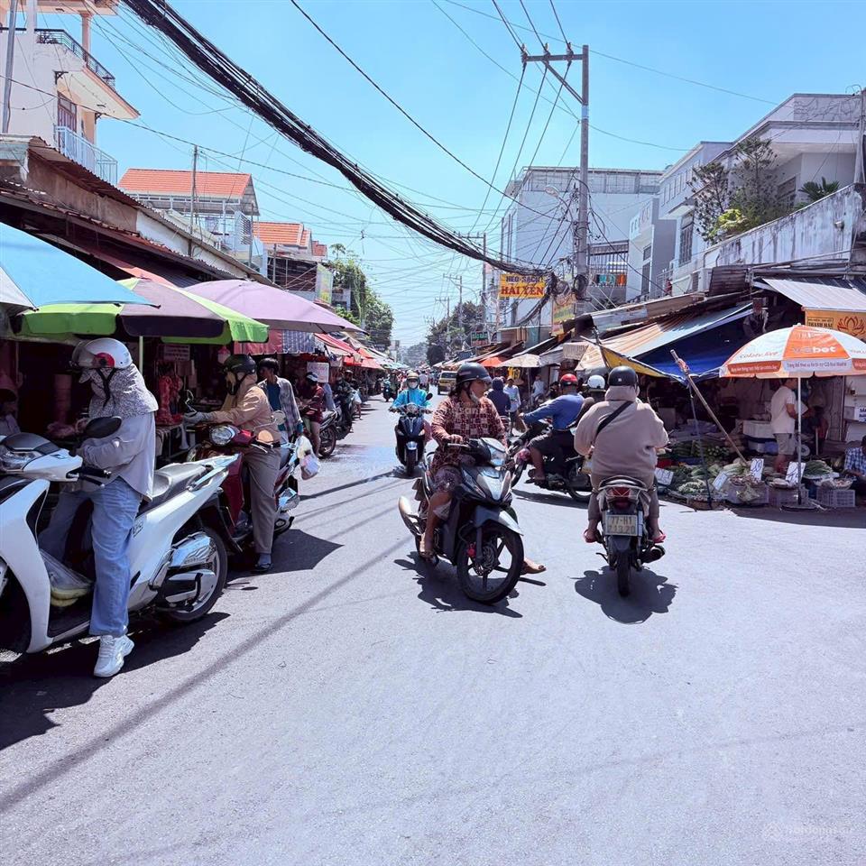 Cần bán gấp mặt tiền chợ giãn dân q12