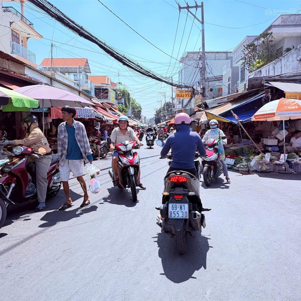 Cần bán gấp mặt tiền chợ giãn dân q12