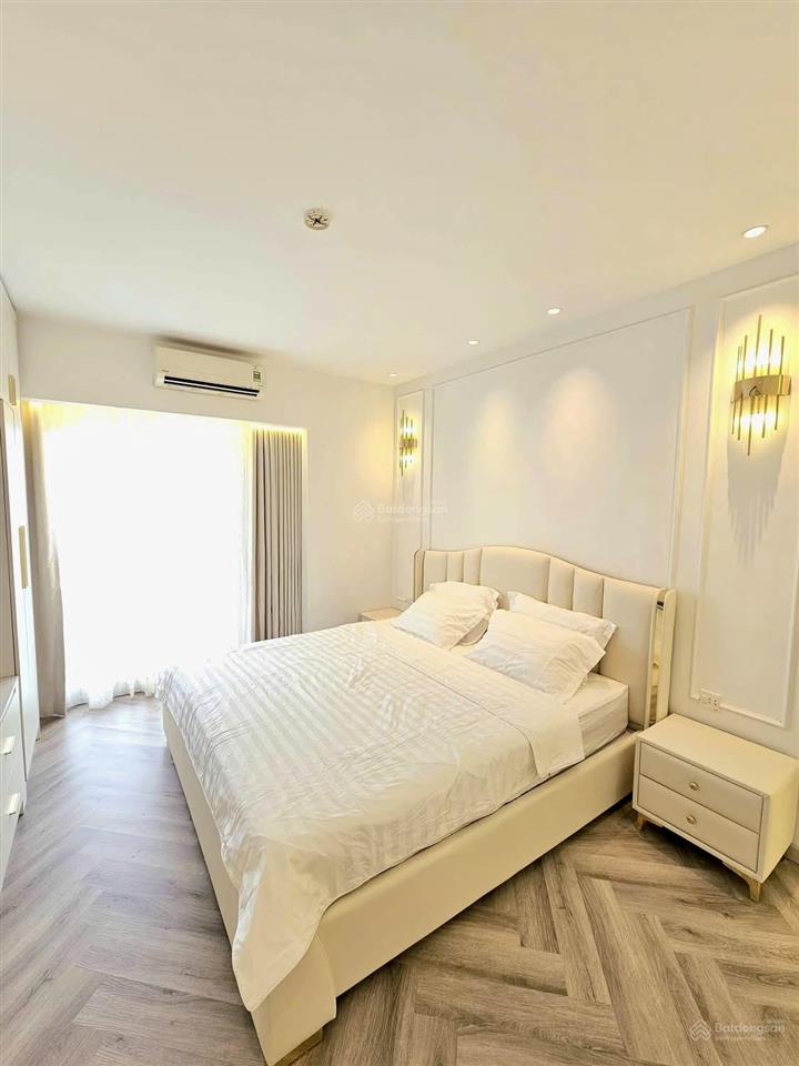 Bán nhà việt hưng  gần 70m2  8.xtỷ  camry đỗ tận cửa