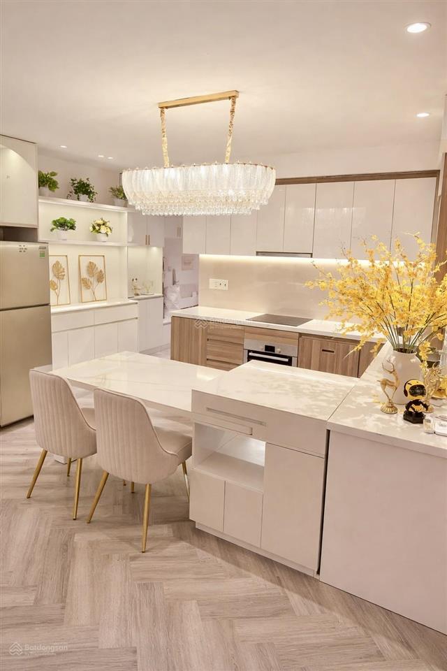 Bán nhà việt hưng  gần 70m2  8.xtỷ  camry đỗ tận cửa