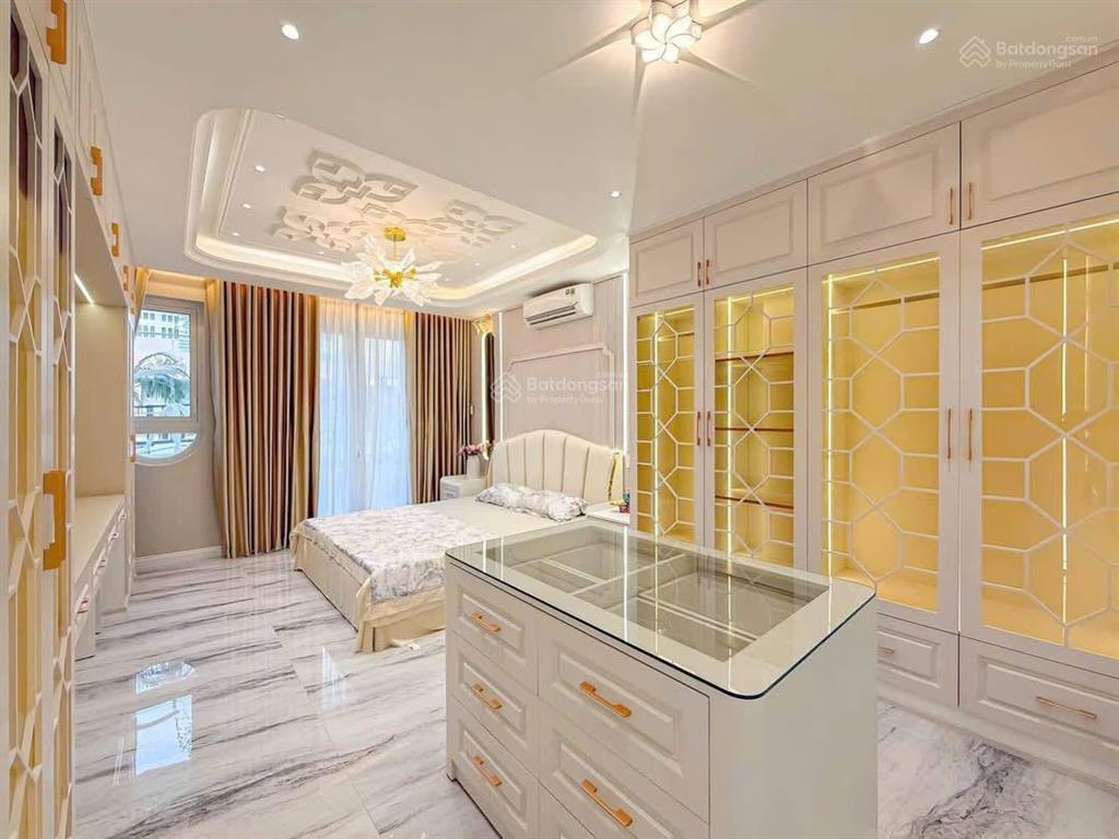 Bán nhà nguyễn văn cừ  68mv  8.x t..ỷ  oto ngủ ngon trong nhà.