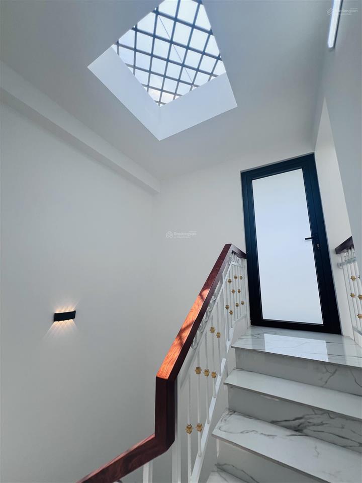 Ngay hương lộ 2  dtsd hơn 200m2  phù hợp cả đại gia đình