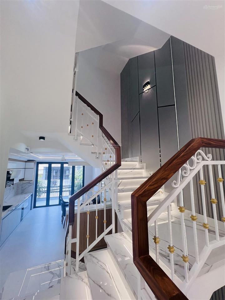 Ngay hương lộ 2  dtsd hơn 200m2  phù hợp cả đại gia đình