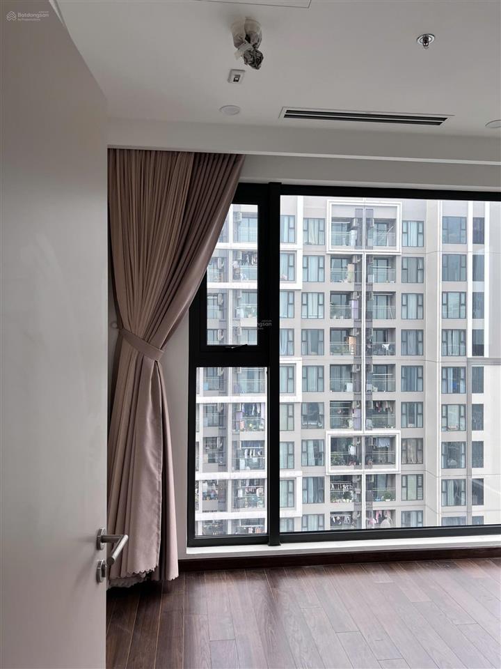Bán gấp căn 2pn + , diện tích 63m2, 5.5 tỷ , masteri west heights (nhà mới 100%)