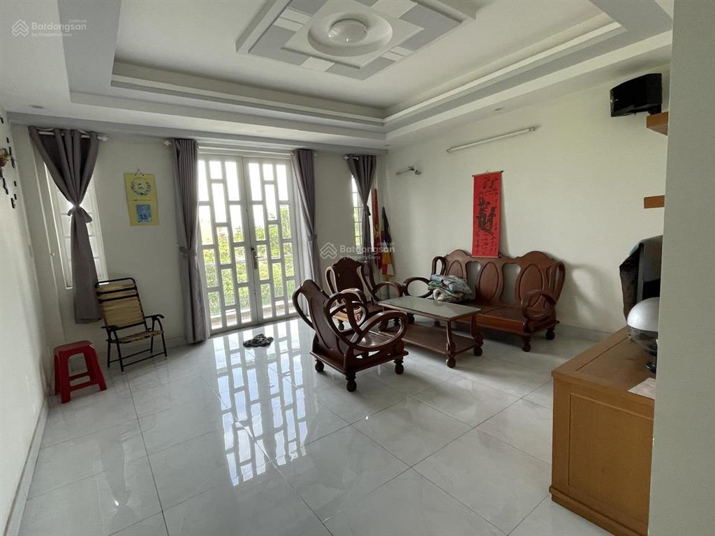 Mt .ds 3 dt 5x20 1 trệt 3 lầu .khu dân cư sầm uất gần chợ trường học nhỉnh 7 tỏi