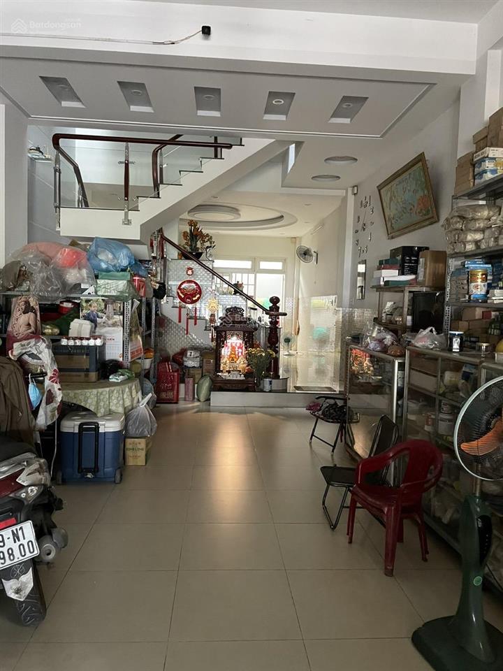 Mt .ds 3 dt 5x20 1 trệt 3 lầu .khu dân cư sầm uất gần chợ trường học nhỉnh 7 tỏi