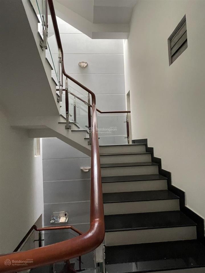 Mt .ds 3 dt 5x20 1 trệt 3 lầu .khu dân cư sầm uất gần chợ trường học nhỉnh 7 tỏi