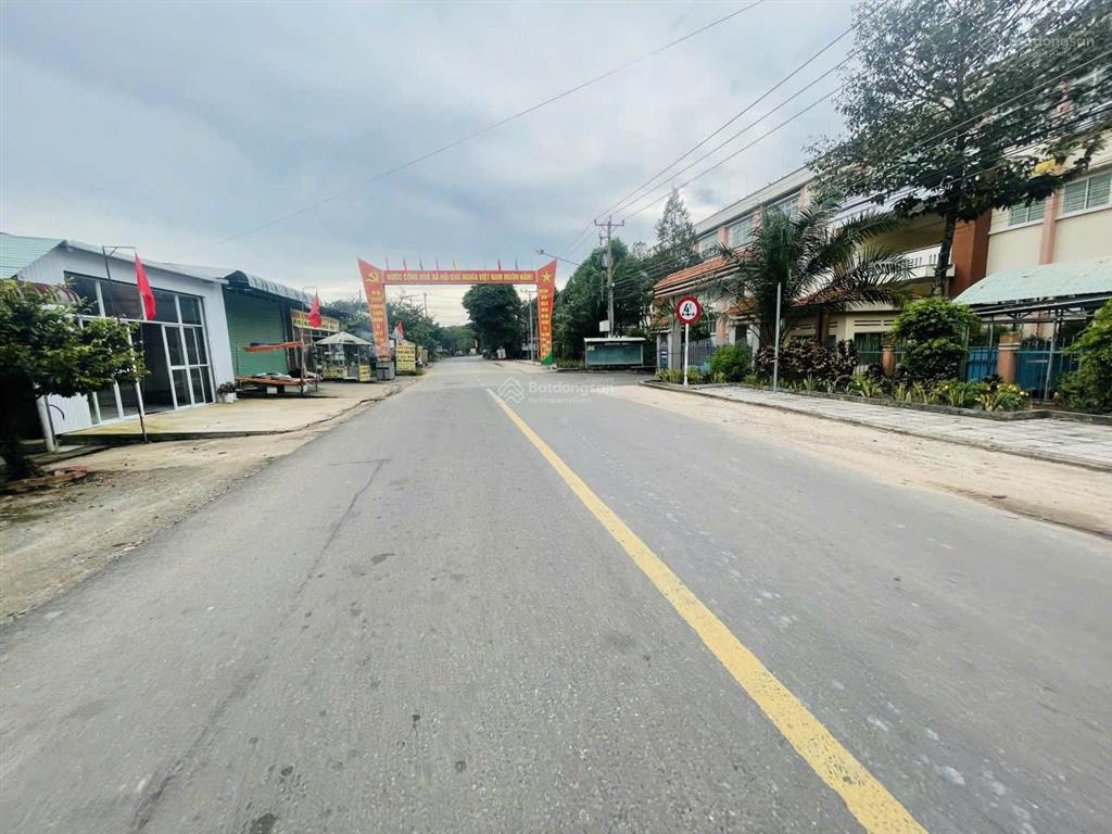 Đất ngộp 6x40m = 240m2 sổ riêng thổ cư sát chợ, đường nhựa 12m giá 660tr