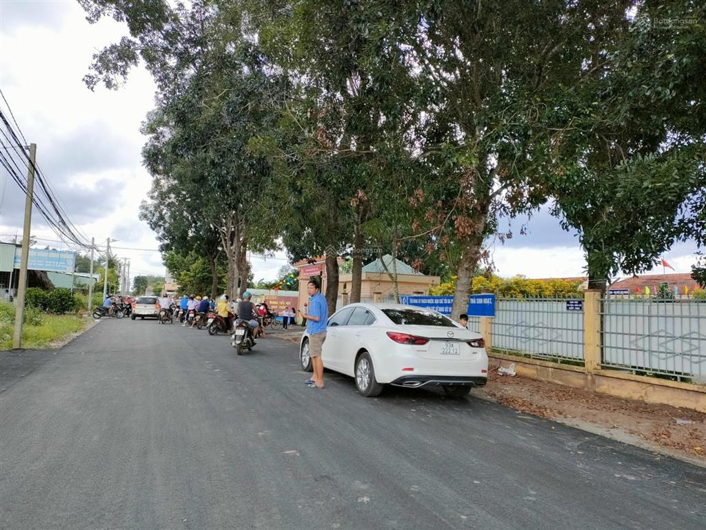 Đất ngộp 18x40=720m2 sổ riêng thổ cư sát chợ, đường nhựa 12m giá 660tr