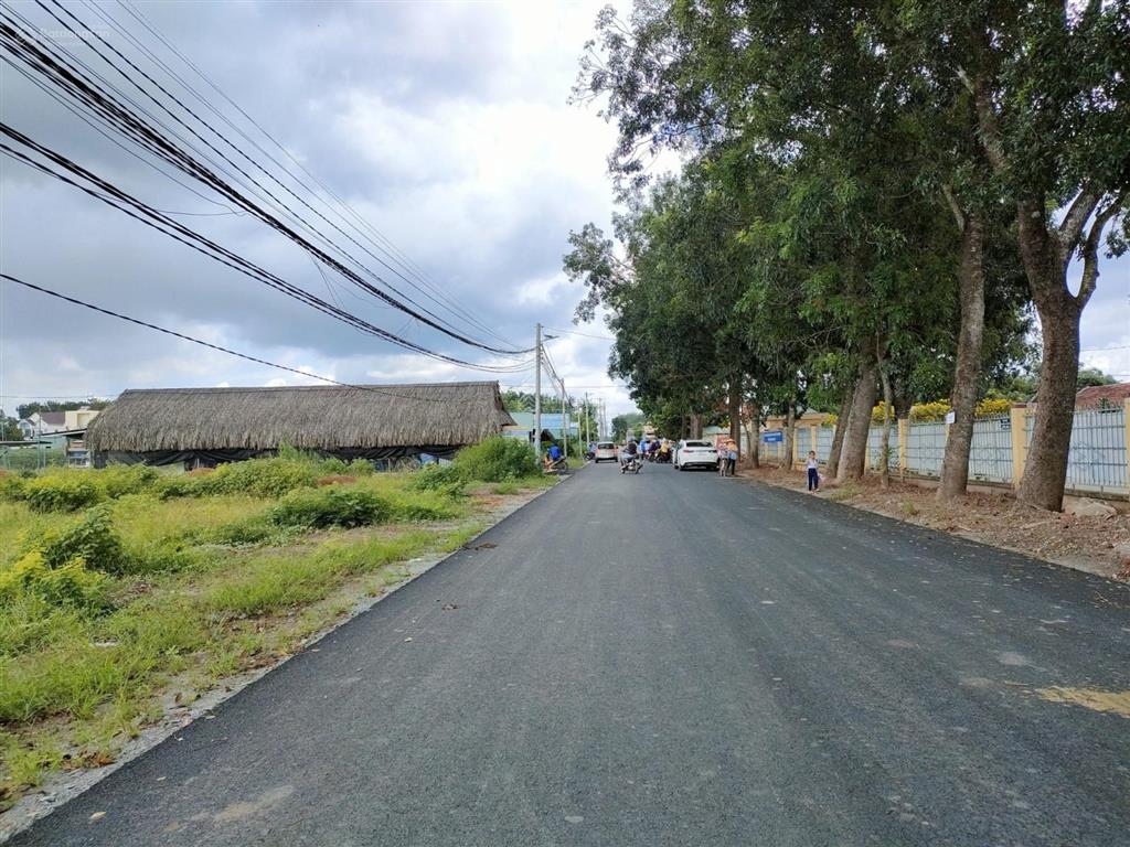 Đất ngộp 18x40=720m2 sổ riêng thổ cư sát chợ, đường nhựa 12m giá 660tr