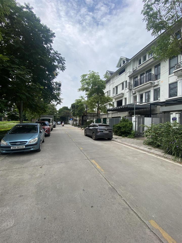 Căn duy nhất view vườn hoa 120m giá chỉ nhỉnh hai mươi tỷ (đang bán gấp)