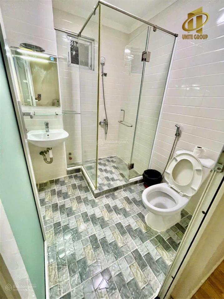 Cho thuê căn hộ ban công, q4, đường bến vân đồn, gần cầu calmette, cầu khánh hội, chợ xóm chiếu