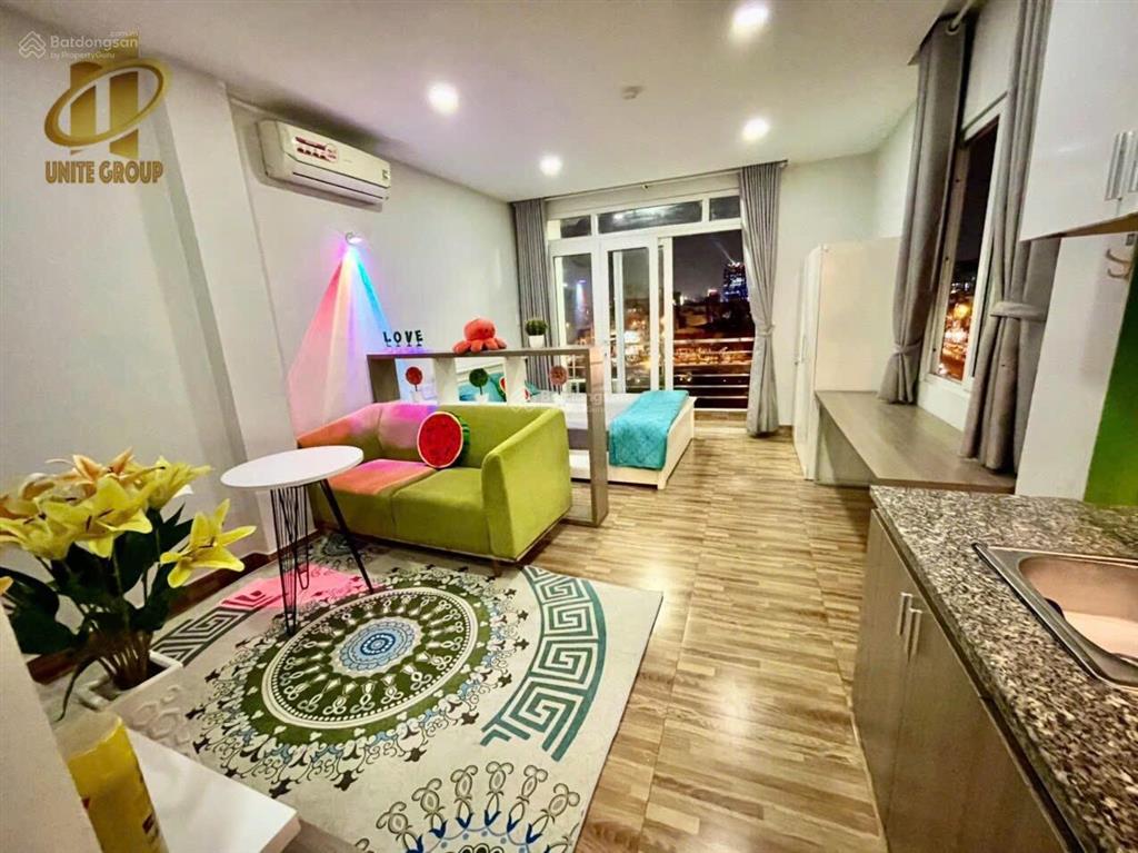Cho thuê căn hộ ban công, q4, đường bến vân đồn, gần cầu calmette, cầu khánh hội, chợ xóm chiếu