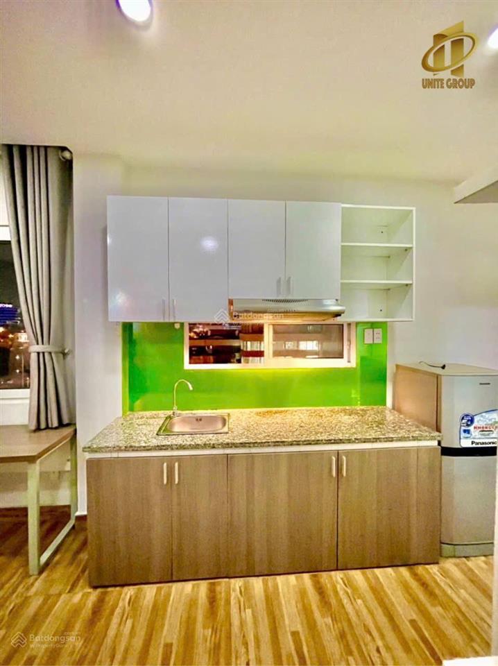 Cho thuê căn hộ ban công, q4, đường bến vân đồn, gần cầu calmette, cầu khánh hội, chợ xóm chiếu