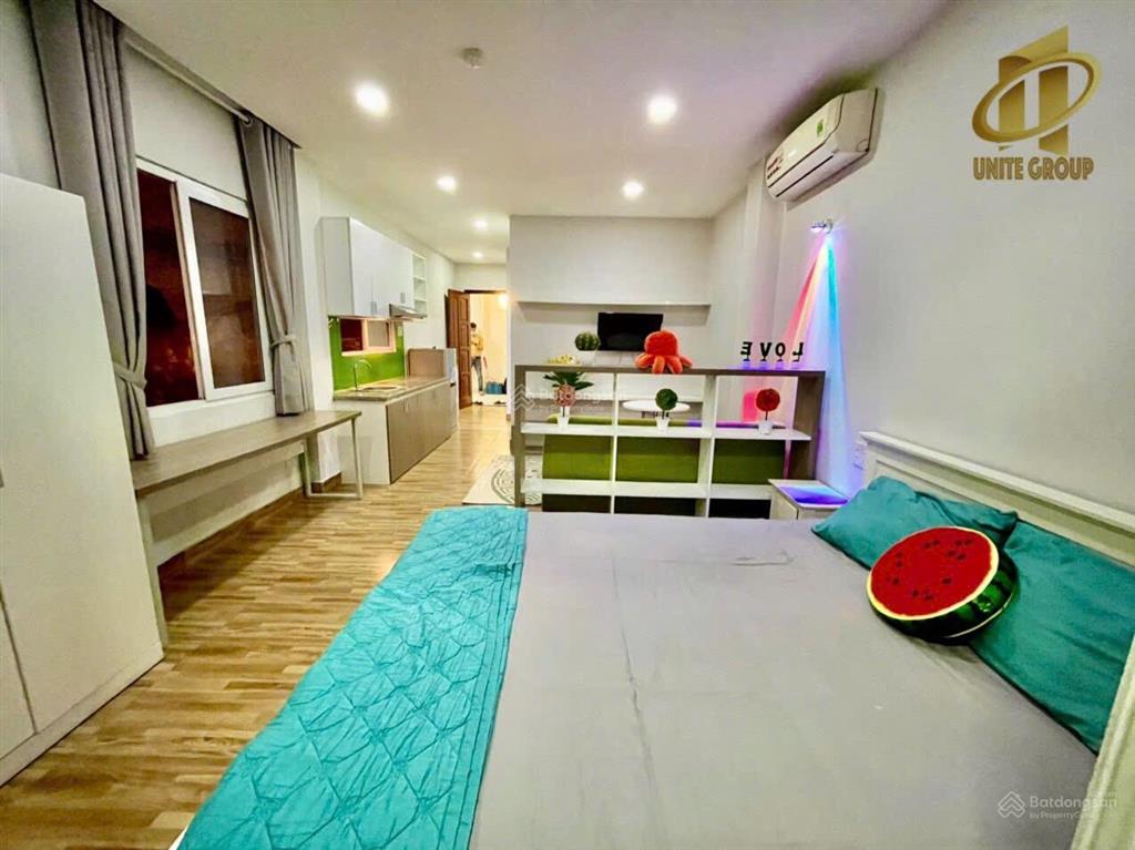Cho thuê căn hộ ban công, q4, đường bến vân đồn, gần cầu calmette, cầu khánh hội, chợ xóm chiếu